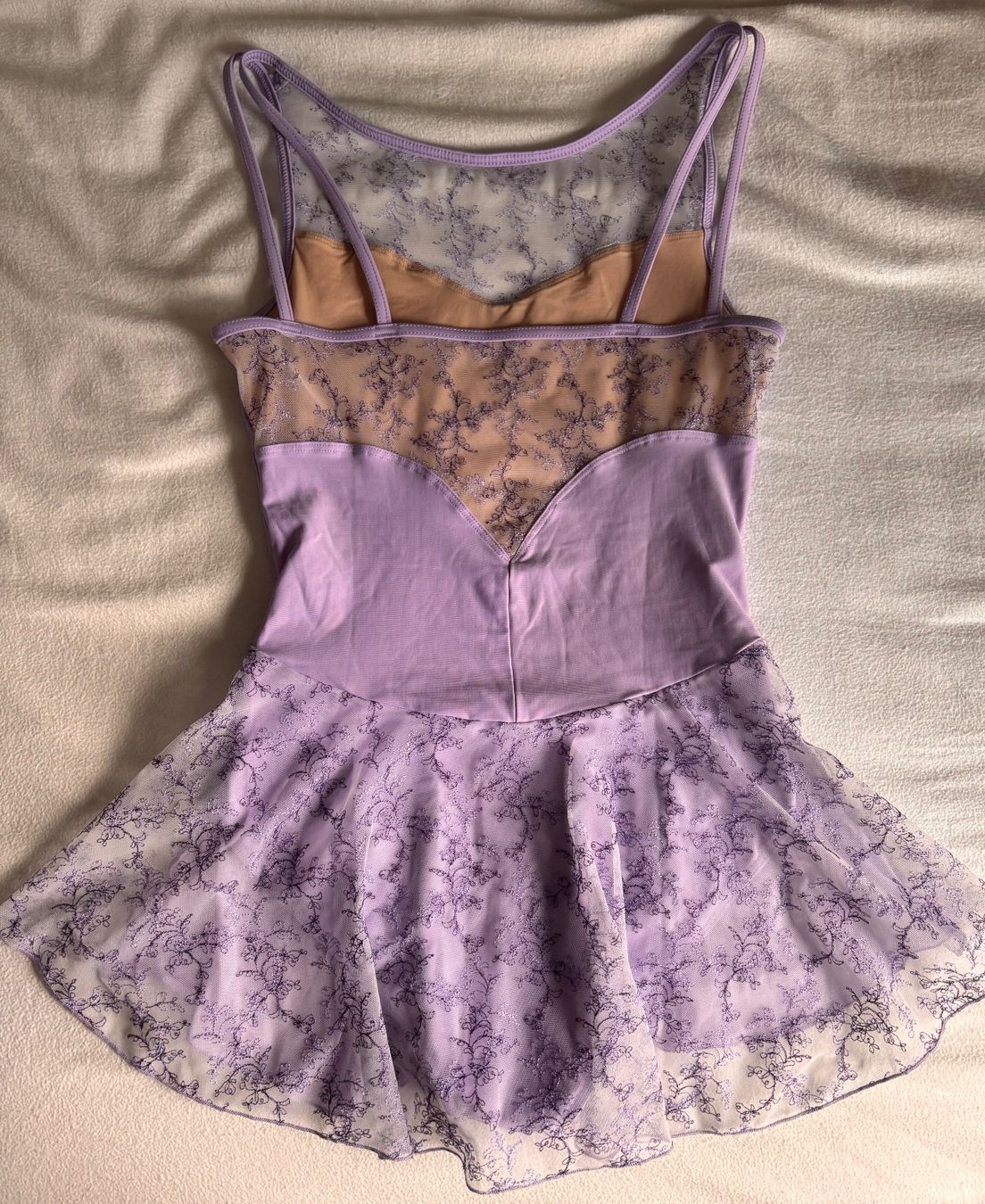 Robes et jupes: Balletkleid lila mit Blumenbestickung – D'occasion à Herrliberg par eka_dz6d 2