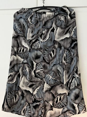 Traumhaft leichter Jupe in Crêpe Georgette mit Unterrock NEU