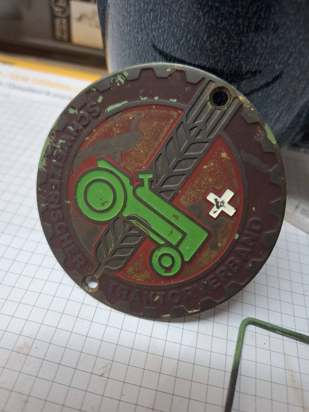 Altro per industria metallurgica: Emblem Bührer Oldtimer Traktorenverband – Usato da Aeschau venduto da Elu2000