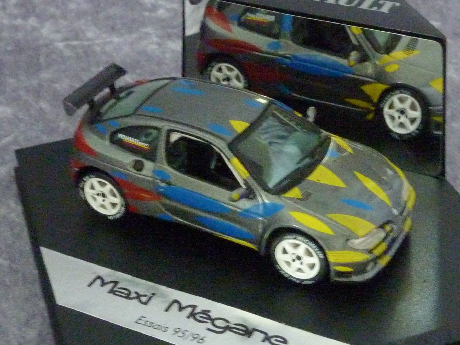 Renault Modellini d'auto: Renault Maxi Megane  1:43 – Nuovo e nell'imballaggio originale da Dürrenäsch venduto da modellautos4you 1