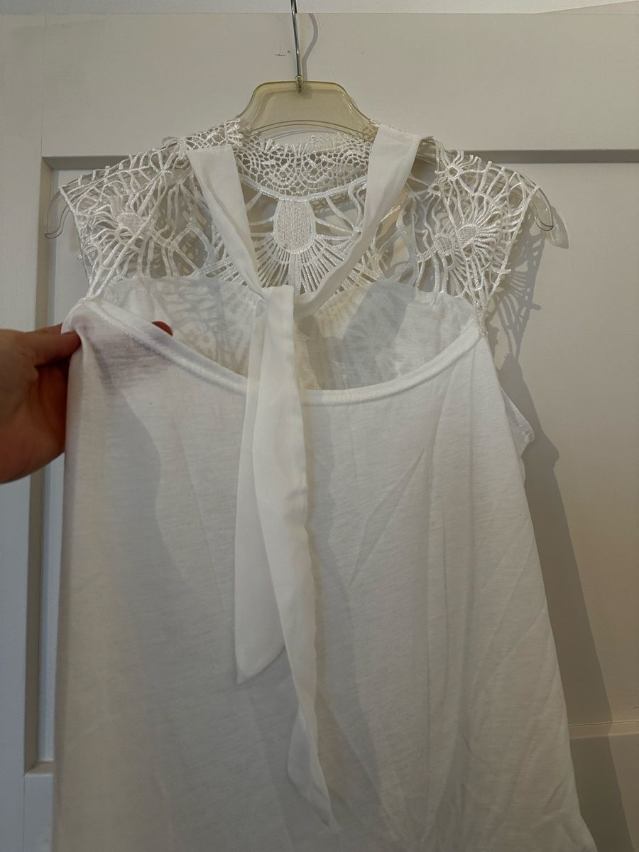 Top: Weisses Sommer Top mit Spitze, Grösse M – Usato da Chur venduto da auroraley 2