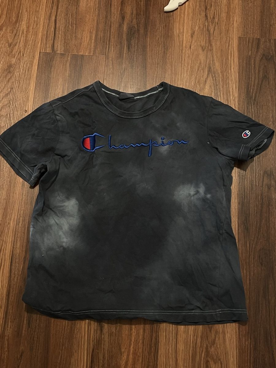 Champion T-shirt: Tolles Champion Shirt – Usato da Luzern venduto da Woodbee44