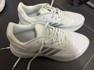 Adidas Scarpe da uomo: ADIDAS Lightmotion weiss 40 2/3 – Usato da Gommiswald venduto da Anika6