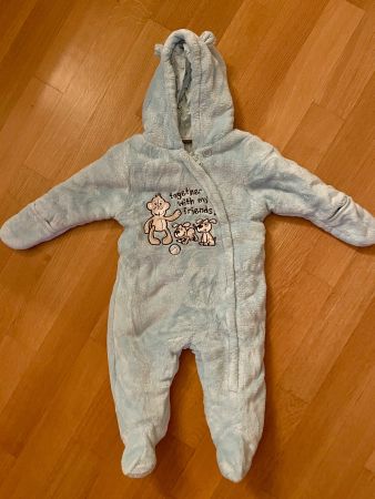 Hellblauer Plüschoverall Gr. 68