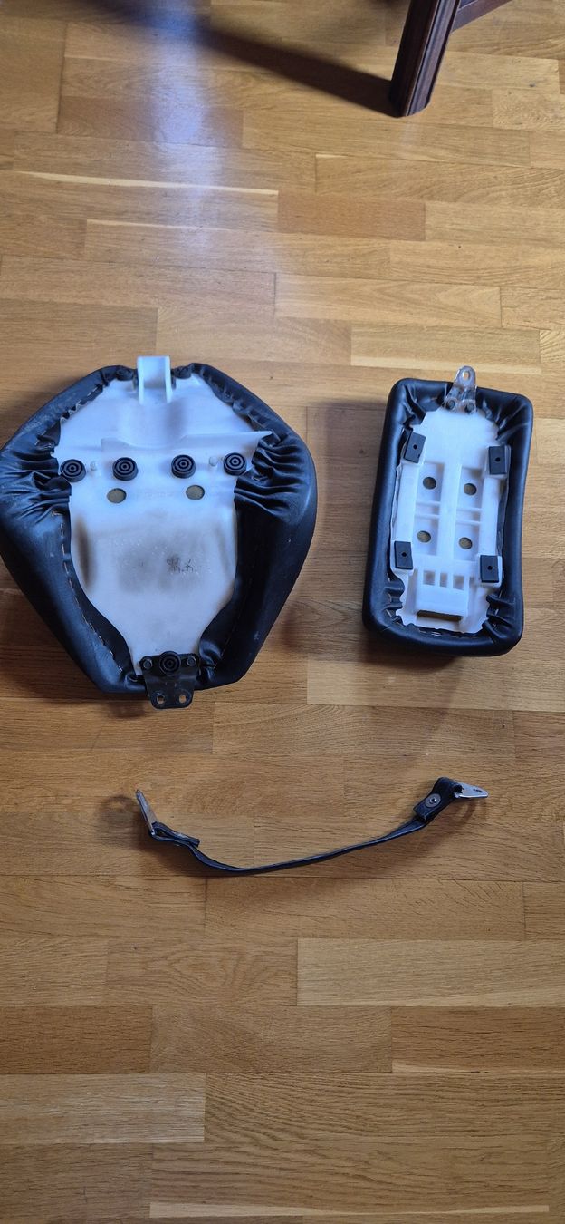 Yamaha Tutti i ricambio per moto: Yamaha XVS 650 Orginalsattel + Soziussattel. – Usato da Seewis-Pardisla venduto da Dyamii 4
