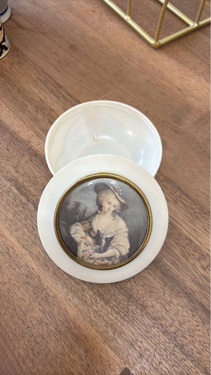 Tutte le decorazioni: Antike Dose mit Miniaturmalerei – Usato da Kriens venduto da mir_v8ww
