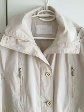 Neuwertige steinfarbene Windjacke