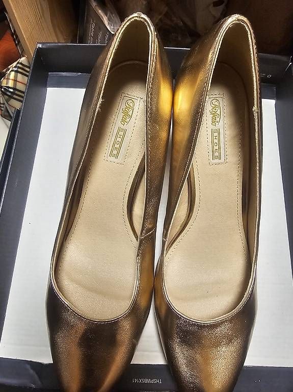 Chaussures femmes: Goldene Damen Pumps Gr. 40 – Neuf avec emballage d'origine à Emmen par Anesav