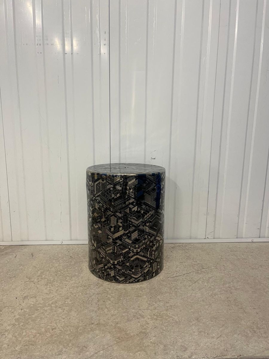 Tables: Concrete Side-table or Stool with Cityscscape Design – D'occasion à zug par alw_5lk9 1