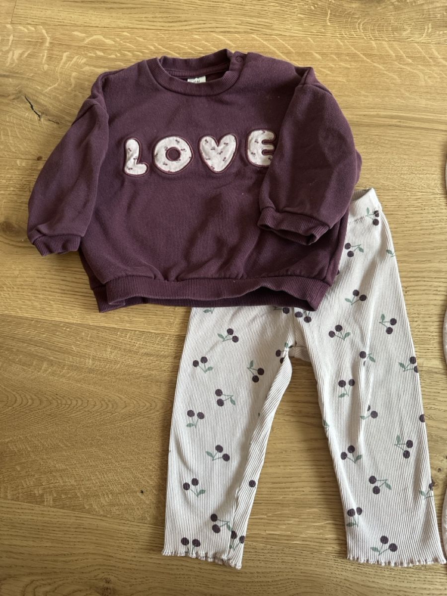 H&M Lotti & Set di vestiti: H&M Baby Set Gr. 80, Hose / Pullover – Usato da Urswil venduto da LMT89
