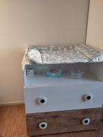 Wickelkommode mit zwei Schubladen. Weiss