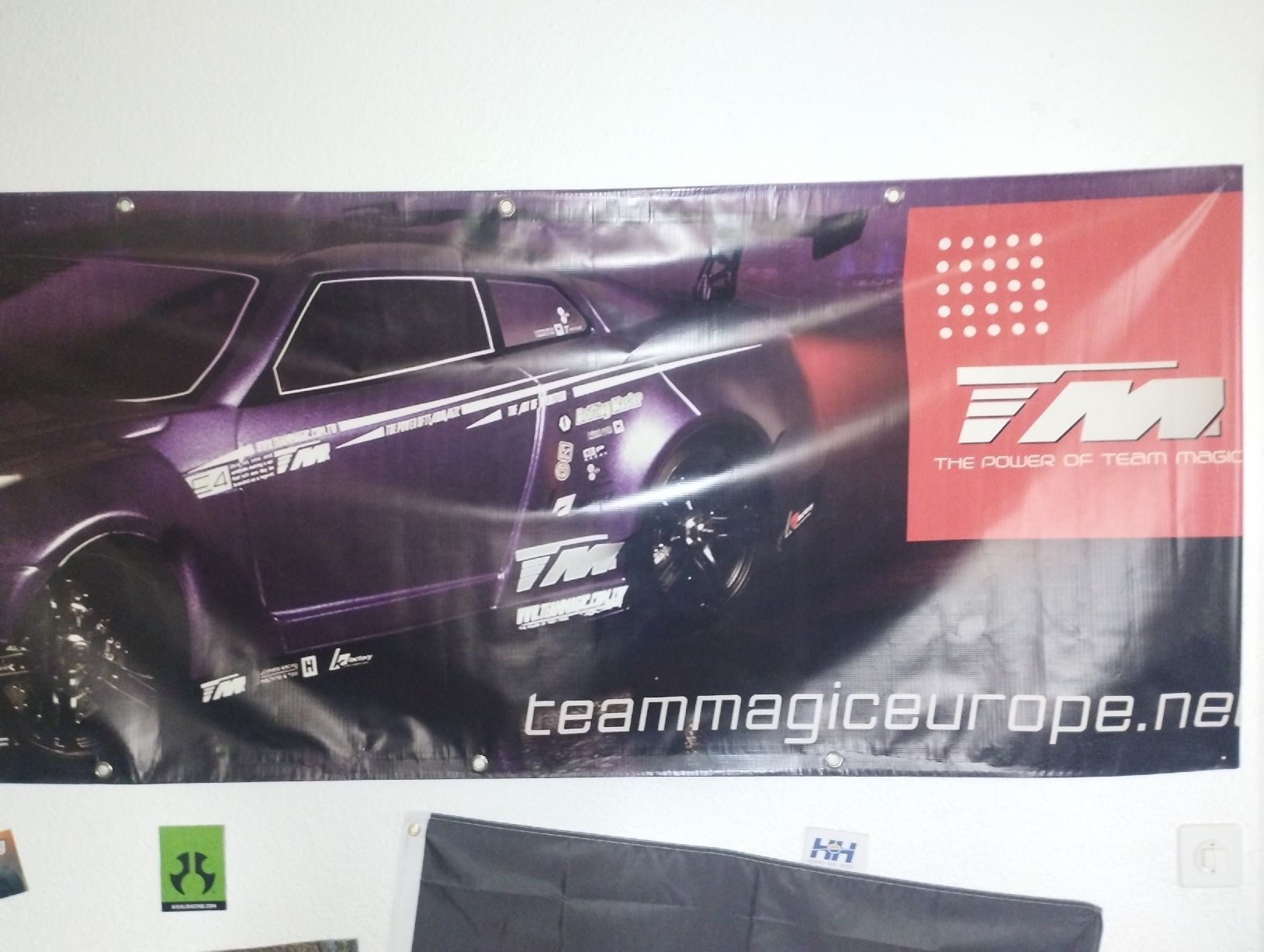 Poster & Bilder: Team Magic E4D MF Werbebanner Gross – Gebraucht aus Lyss von fuselbay