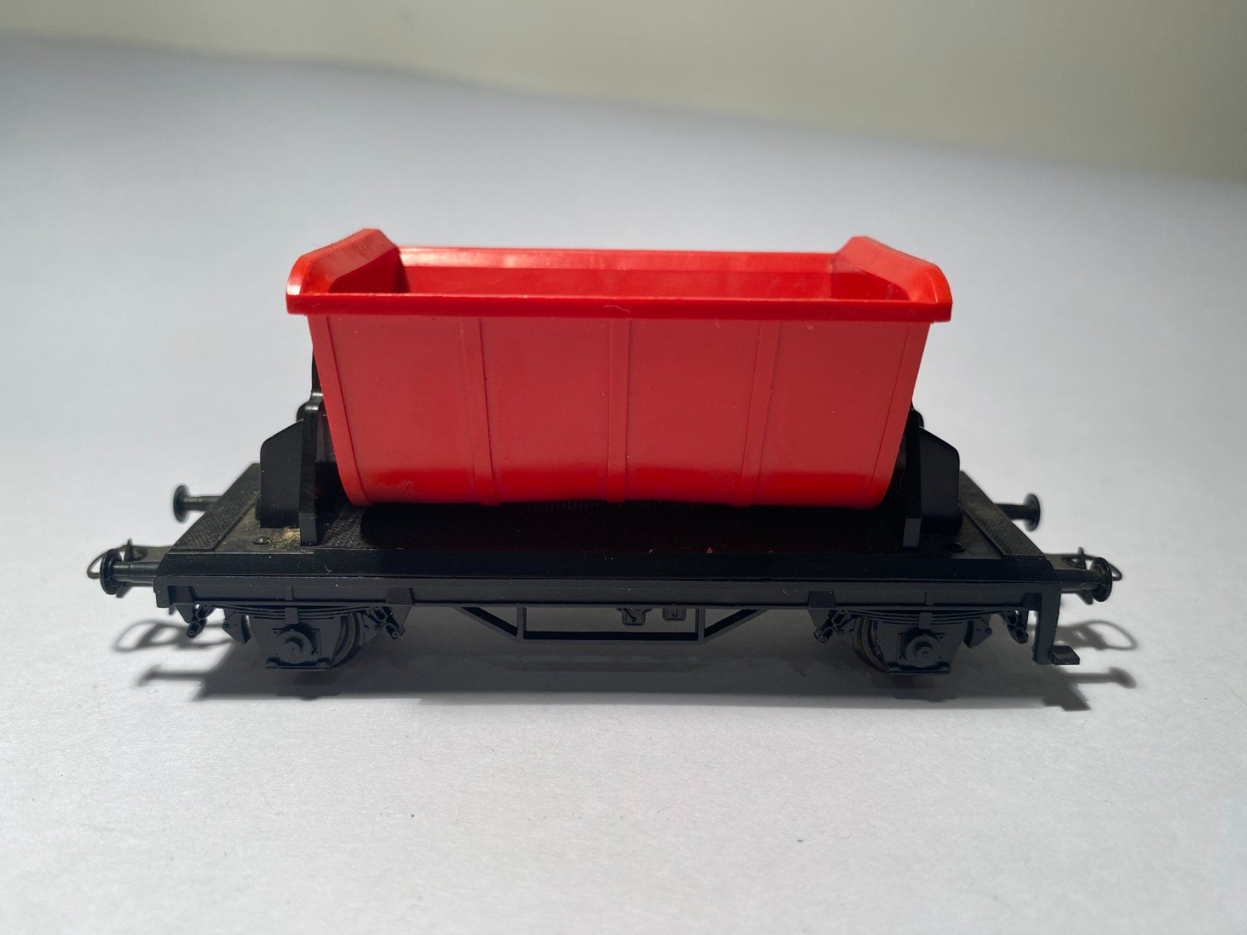 Roco Modellini di ferrovie: ROCO, Loorenwagen rot, DC Achsen – Usato da Buchrain venduto da Modellbahn11 1