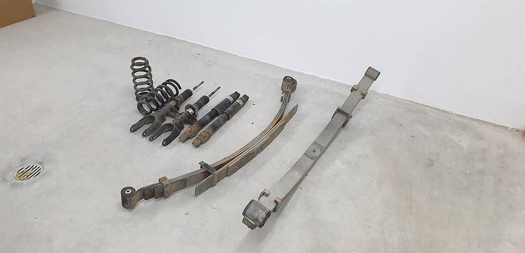 Tutti pezzi di ricambio auto: VW Amarok Orginal Fahrwerk – Usato da Schleitheim venduto da mik_kpk2 1