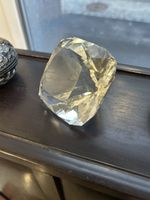 wunderschöner rautenförmiger Briefbeschwerer