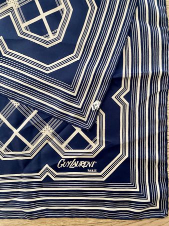Guy Laurent Paris Seidentuch Foulard /100% Silk–Blau/Weiss