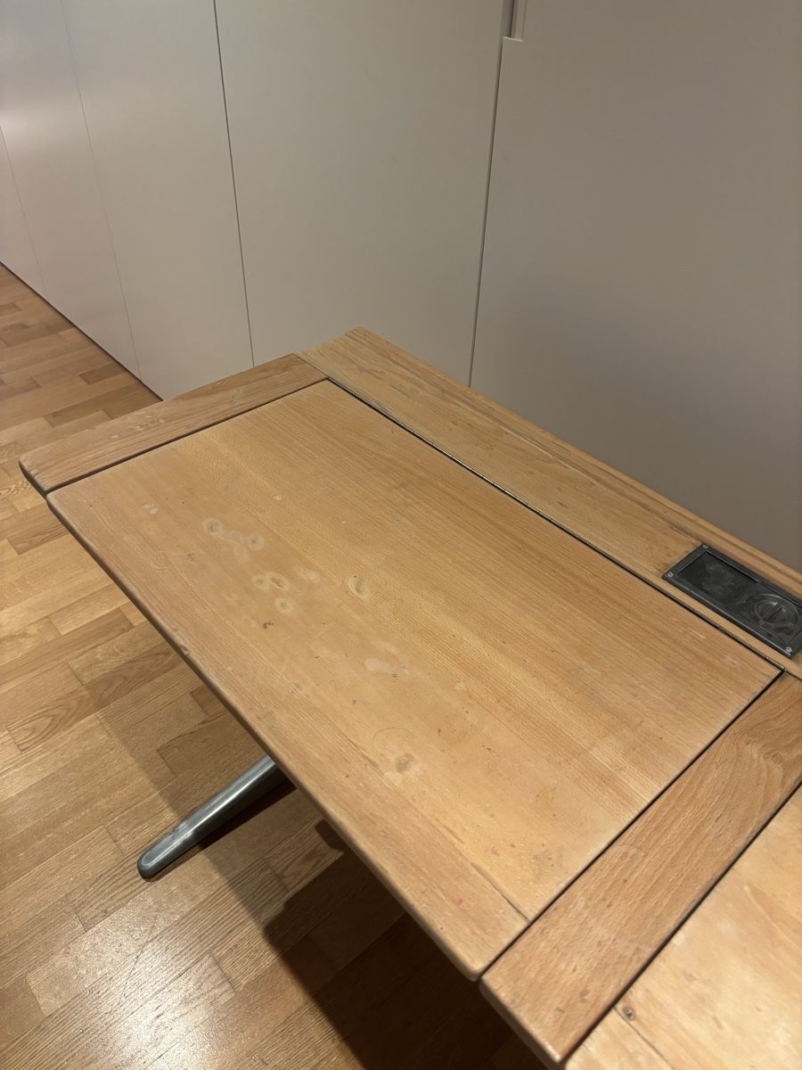 Schreibtische: altes Schulpult aus Holz – Gebraucht aus Zürich von chibaer 3