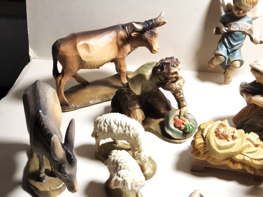 Krippenfigur Mit Brennholz – Handgefertigt Aus Ton, 10 Cm Hoch, Für 12-cm-Krippen, Handbemalt