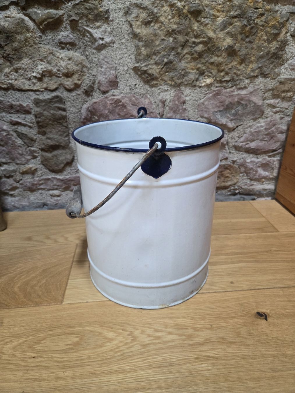 Altro per la casa: Vintage Emaille Eimer mit Holzgriff – Usato da Basel venduto da yae_7ktl 1
