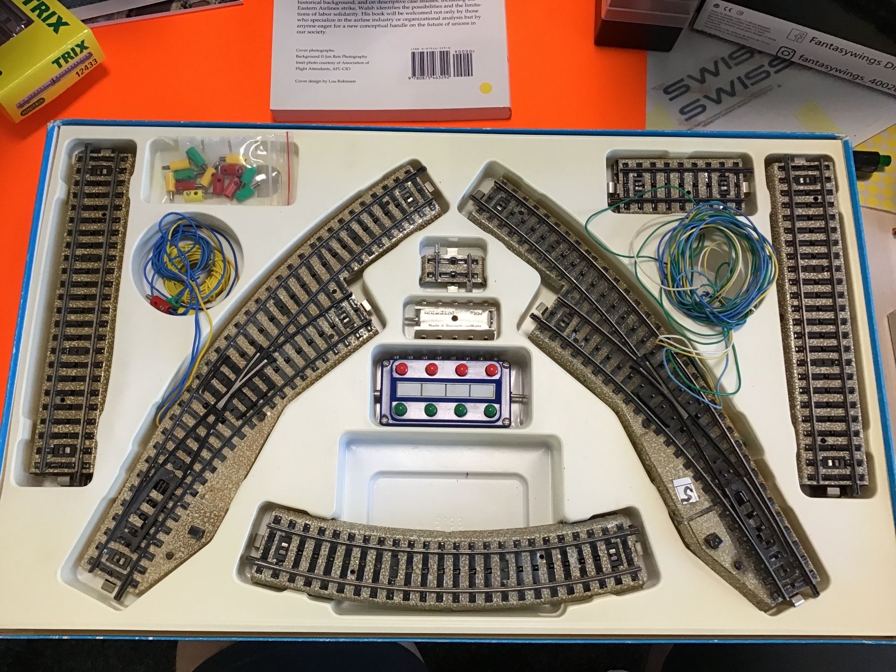 Märklin Modelleisenbahnen: Märklin SET HO Erweiterungspackung mit Weichen E – Gebraucht aus Männedorf von Modelle-aller-Art 1
