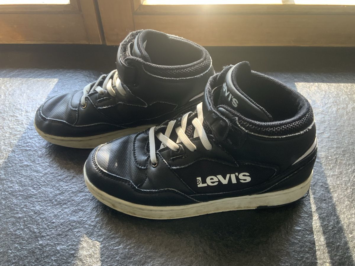 Levi's Scarpe da uomo: Levi's Schuhe, Grösse 32 Schwarz, – Usato da Widnau venduto da Como2006 1