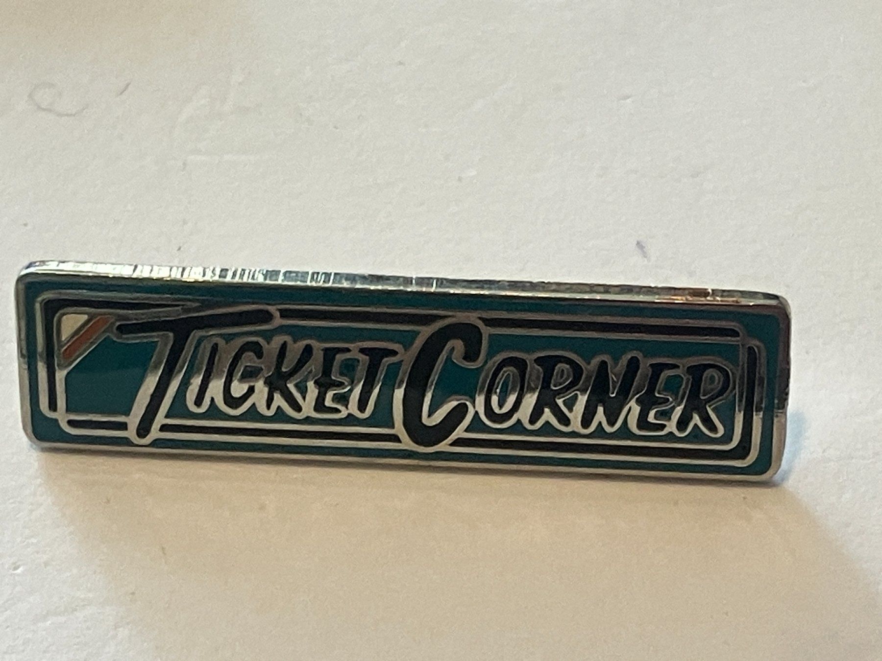 Plaketten & Abzeichen: 1 Pin Ticketcorner – Gebraucht aus Basel von djwwpp