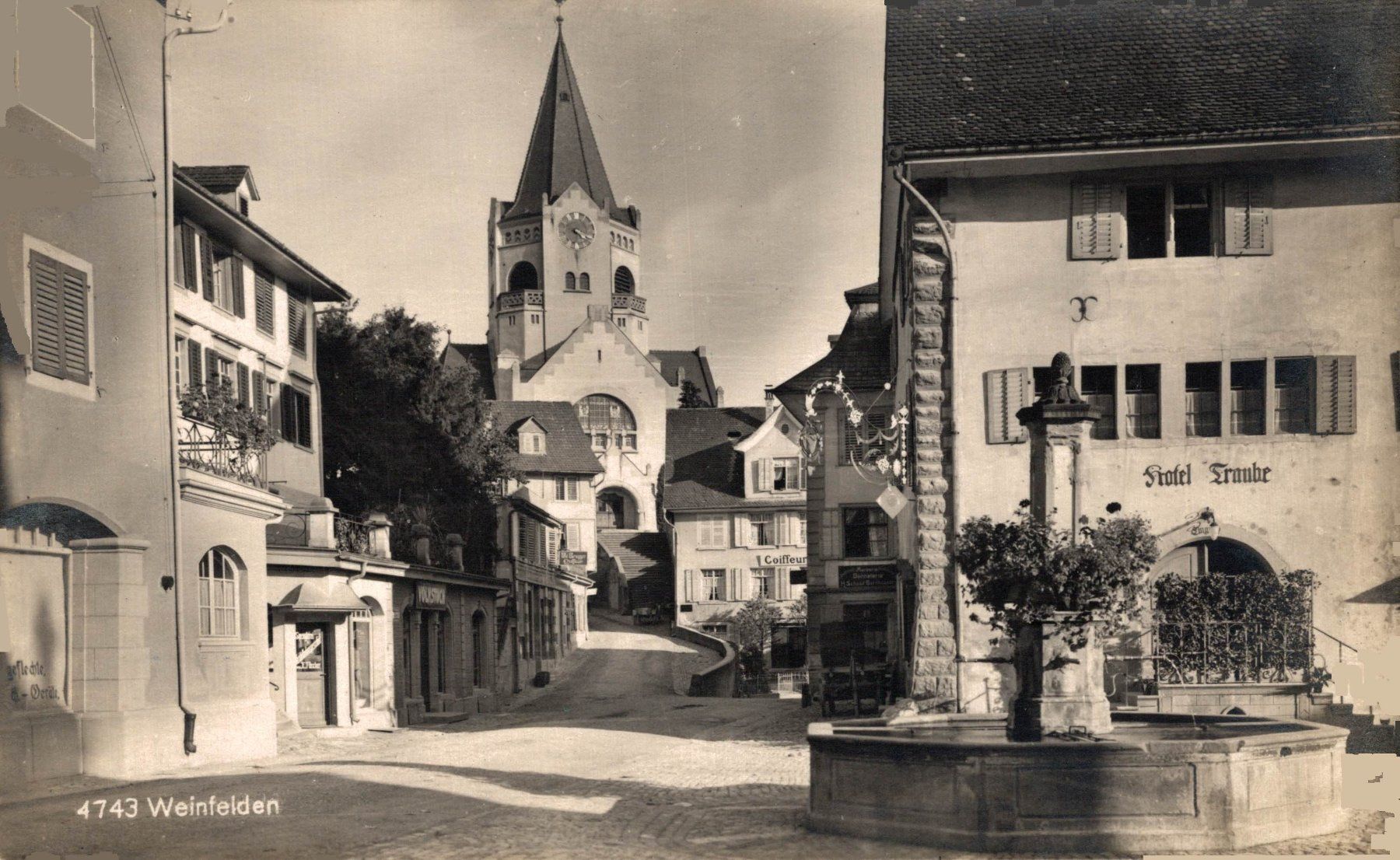 Cartoline postali: Weinfelden. Hôtel Traube, Kirche – Usato da Bronschhofen venduto da Astore