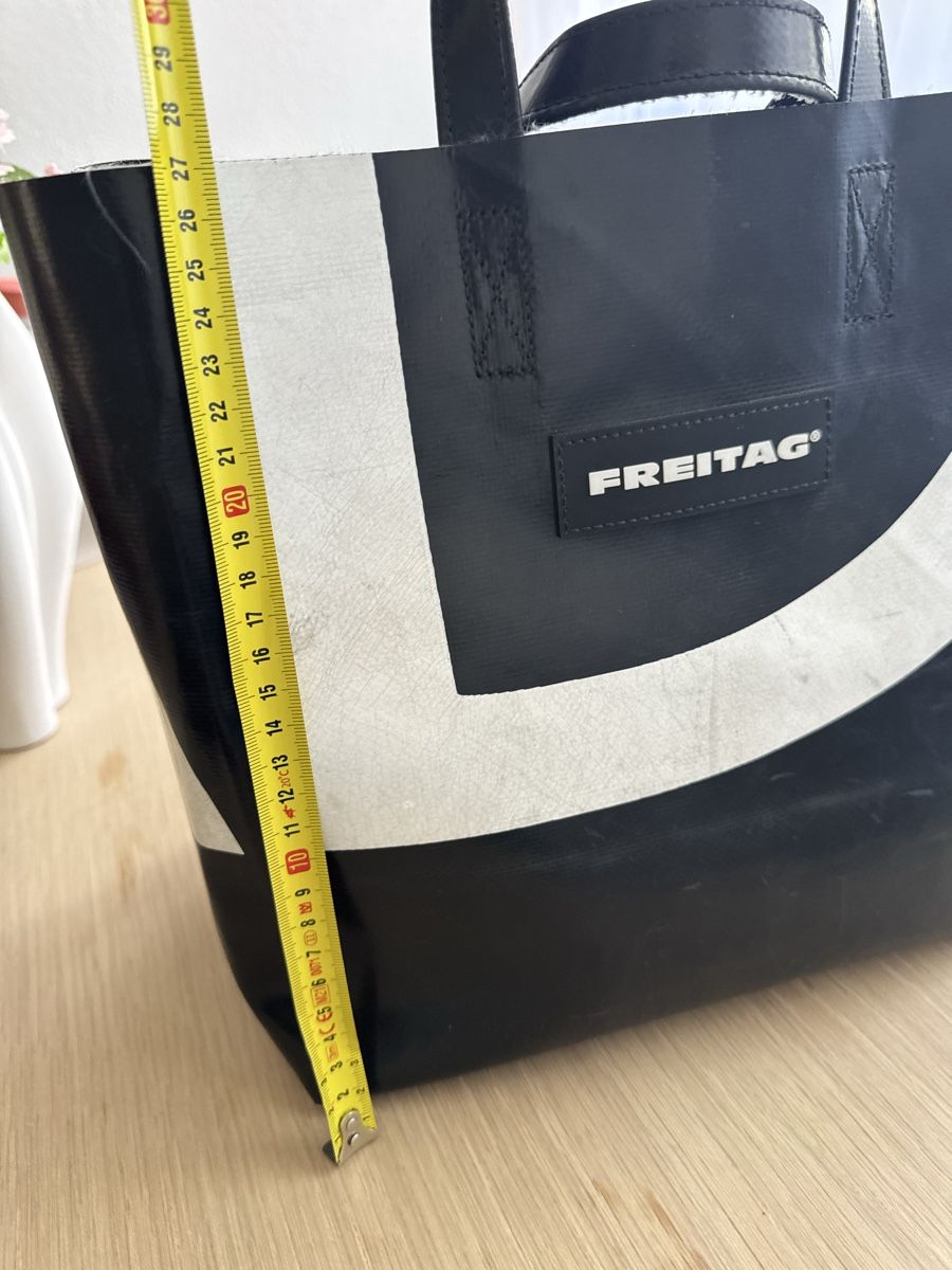 Freitag Borse: Sac Freitag noir blanc – Usato da Brügg BE venduto da haj_9zhk 7
