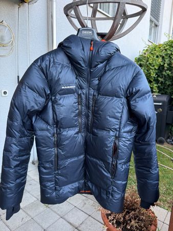 Mammut Daunenjacke dunkelblau Grösse M wie neu