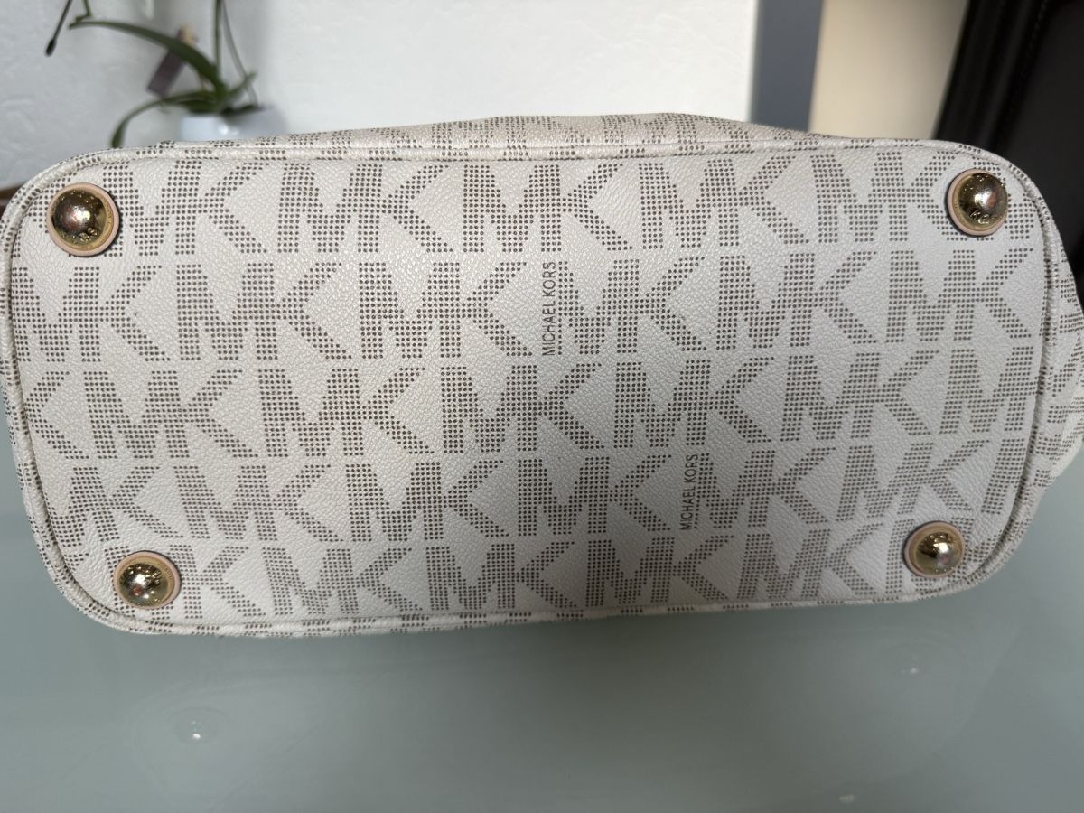 Borse da donna: Michael Kors Tote Tasche beige Monogramm  – Usato da Herbligen venduto da T-esthetic 2