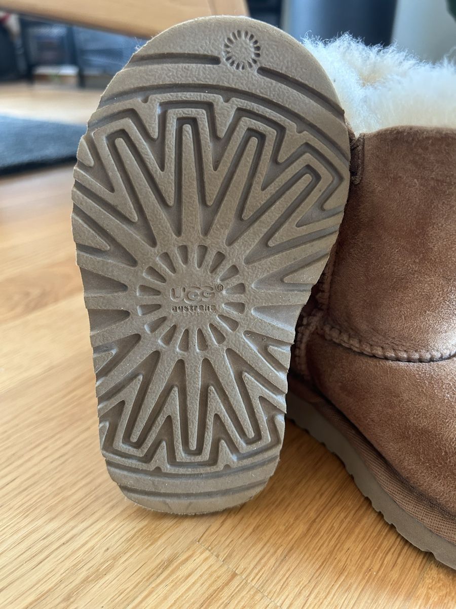 Ugg Scarpe per ragazzi: UGG enfant – Usato da Biel/Bienne venduto da l_artiste14 1