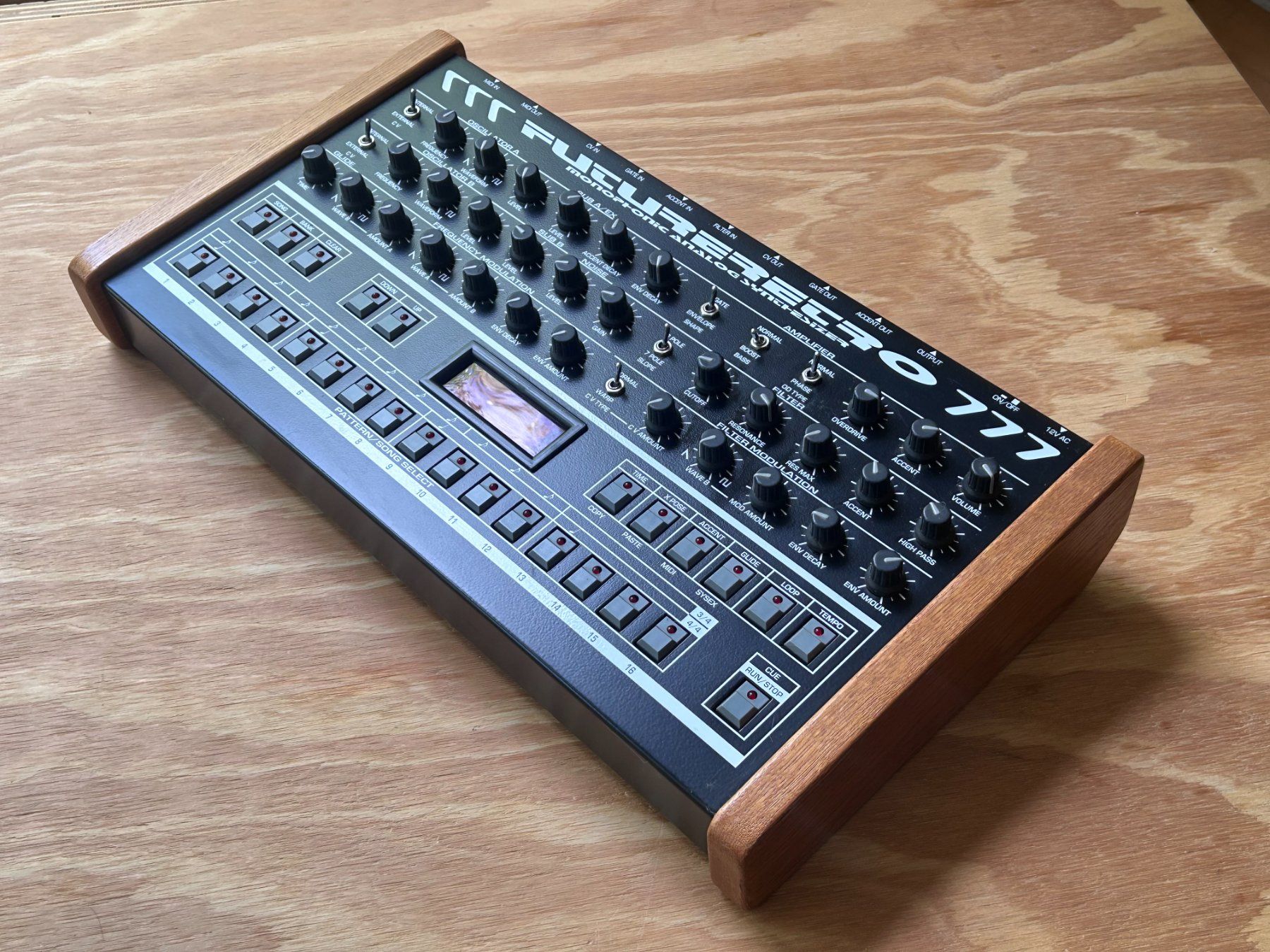 Strumenti musicali: Future Retro 777 Original 2000 Version 1A Zustand Erstbesitz – Usato da Bäretswil venduto da franfeli