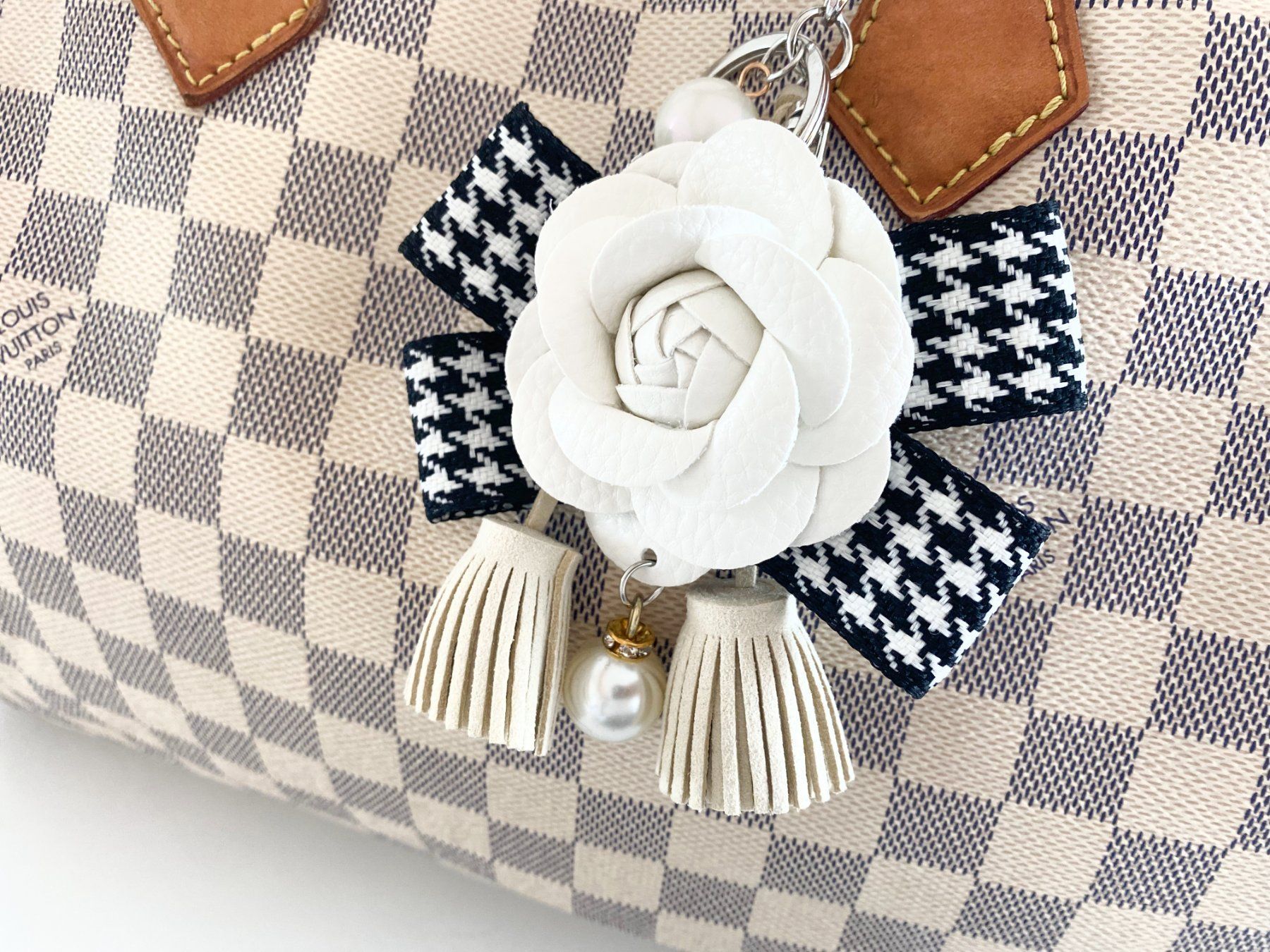 Borse da donna: Kamelie Taschenanhänger weiß – Nuovo e nell'imballaggio originale da Kriens venduto da hannaandkiko 5