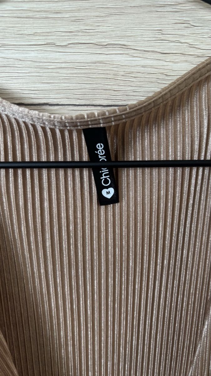 Tute: Eleganter Jumpsuit, beige glänzend – Usato da Roggwil BE venduto da R.. 2