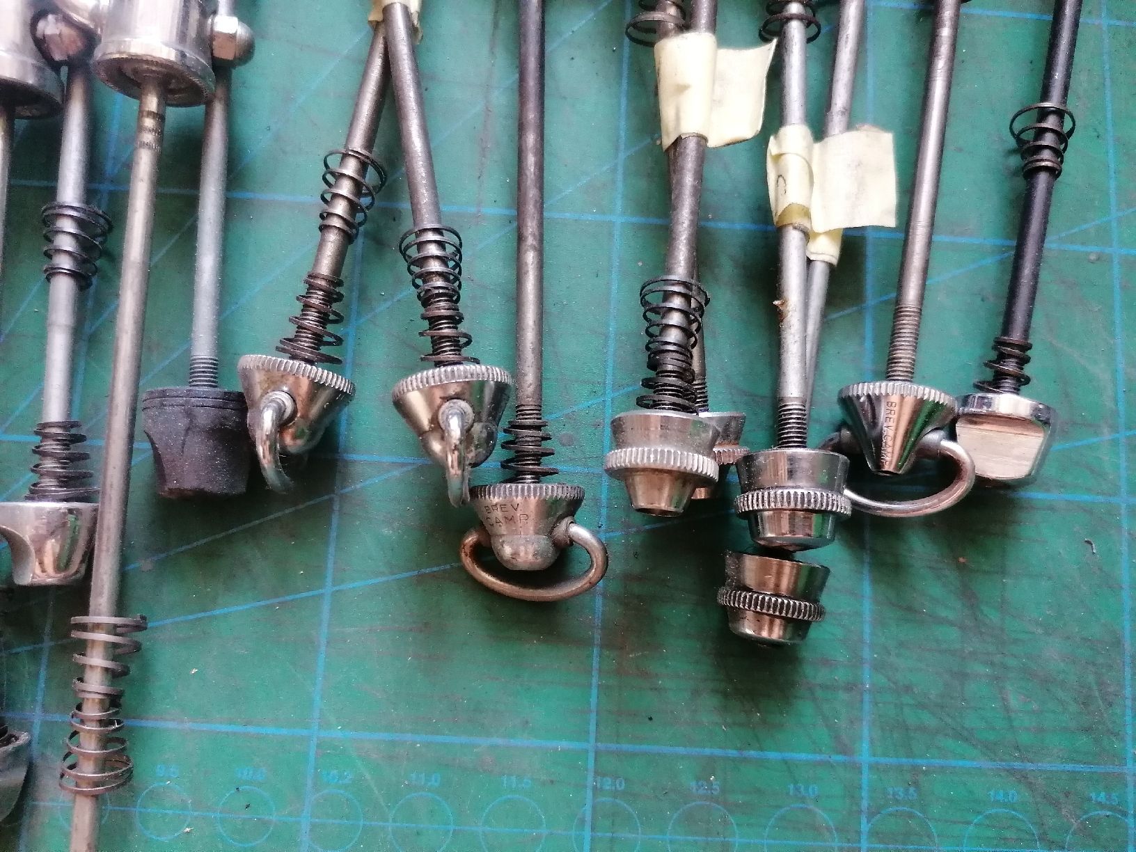Campagnolo Pezzi di ricambio: Campagnolo & shimano & Mavic Schnellspanner  – Usato da Lausanne venduto da Frankenstein 4