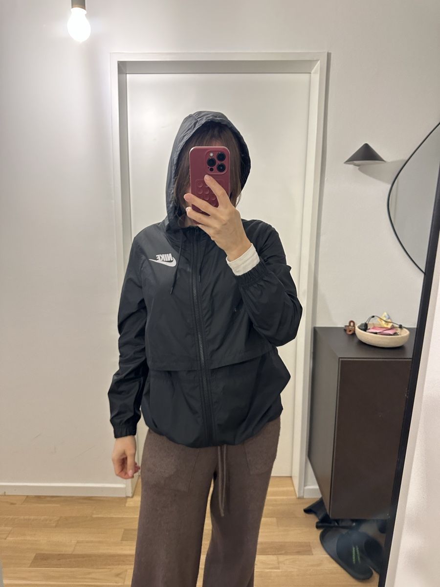 Nike Jacken: Nike Windjacke Größe S schwarz – Gebraucht aus Zürich von foo_gy2t 5