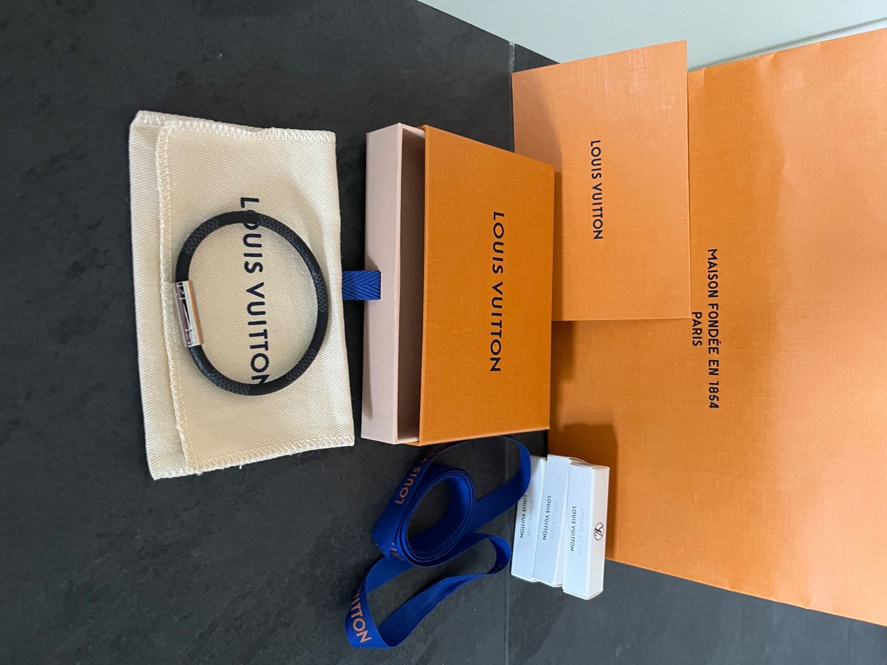 Louis Vuitton Bracelets: Louis Vuitton Armband Damier Graphit – Neuf avec emballage d'origine à Metzerlen par DG71