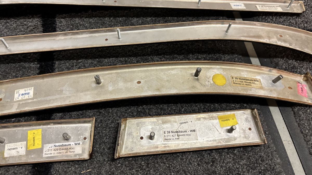 Articoli in legno: BMW E39 Interieurleisten Nussbaum, komplett – Usato da Balgach venduto da pludwiger 4