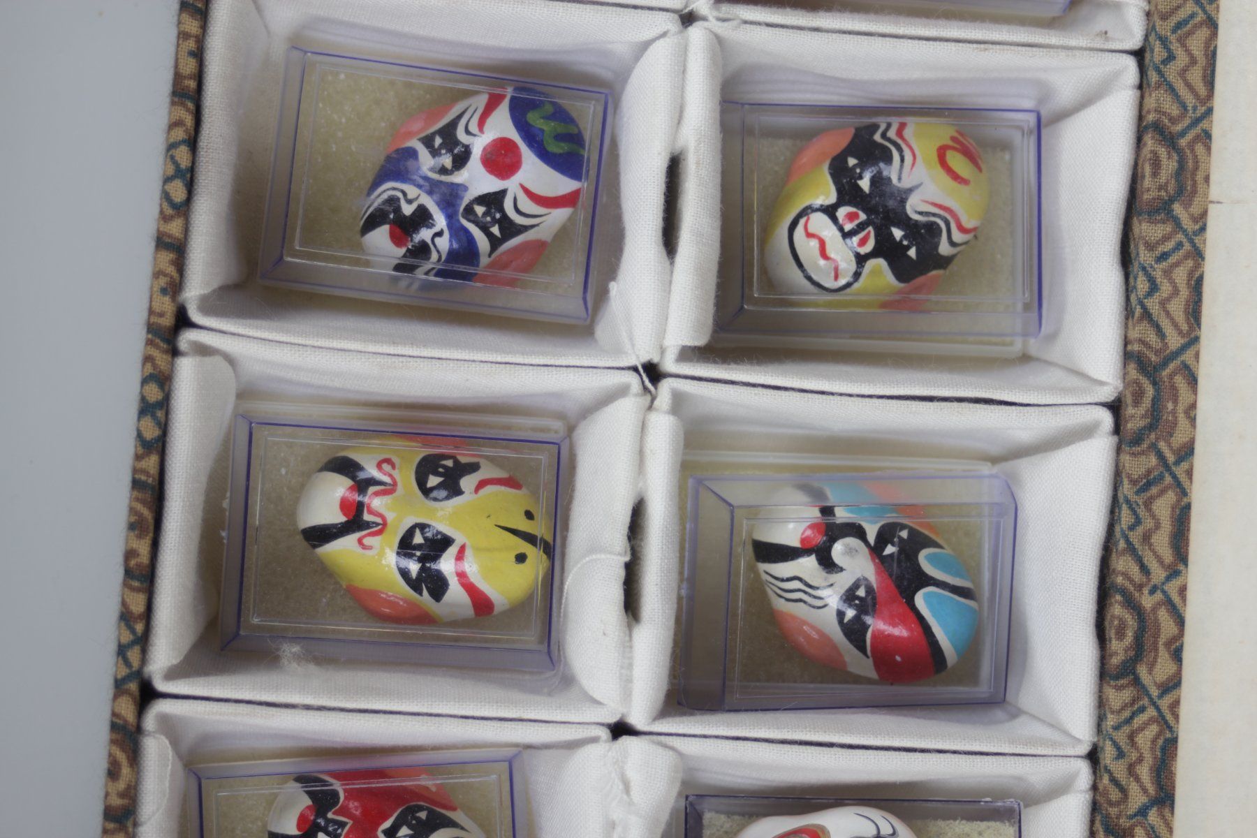 Maschere: Box mit 10 handbemalten Peking-Oper Masken – Usato da Basel venduto da IRMAundFRED 3
