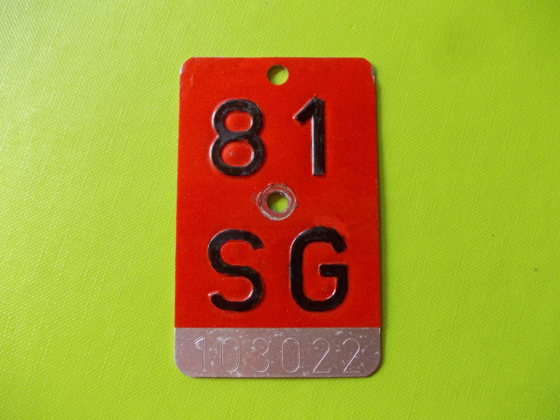 Schilder: Velonummer / Fahrradnummer  SG 81 – Gebraucht aus Gsteigwiler von HORMIGA21