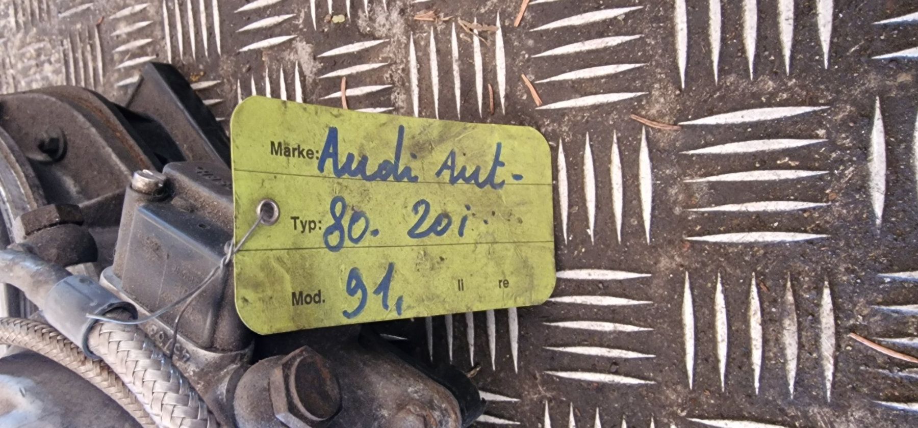 Audi Tutti pezzi di ricambio auto: Audi 80 Mengenteiler & Luftmengenmesser – Usato da Niederuzwil venduto da Baer1997 1