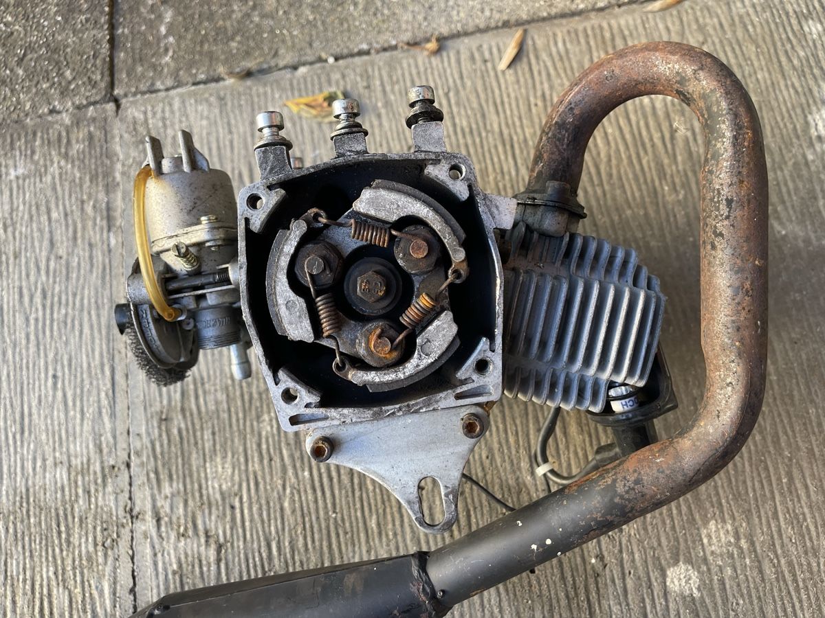 Motoren: Zweitakt Motor mit Doppel-Endschalldämpfer, defekt – Defekt aus Elsau von isidobrany09 1