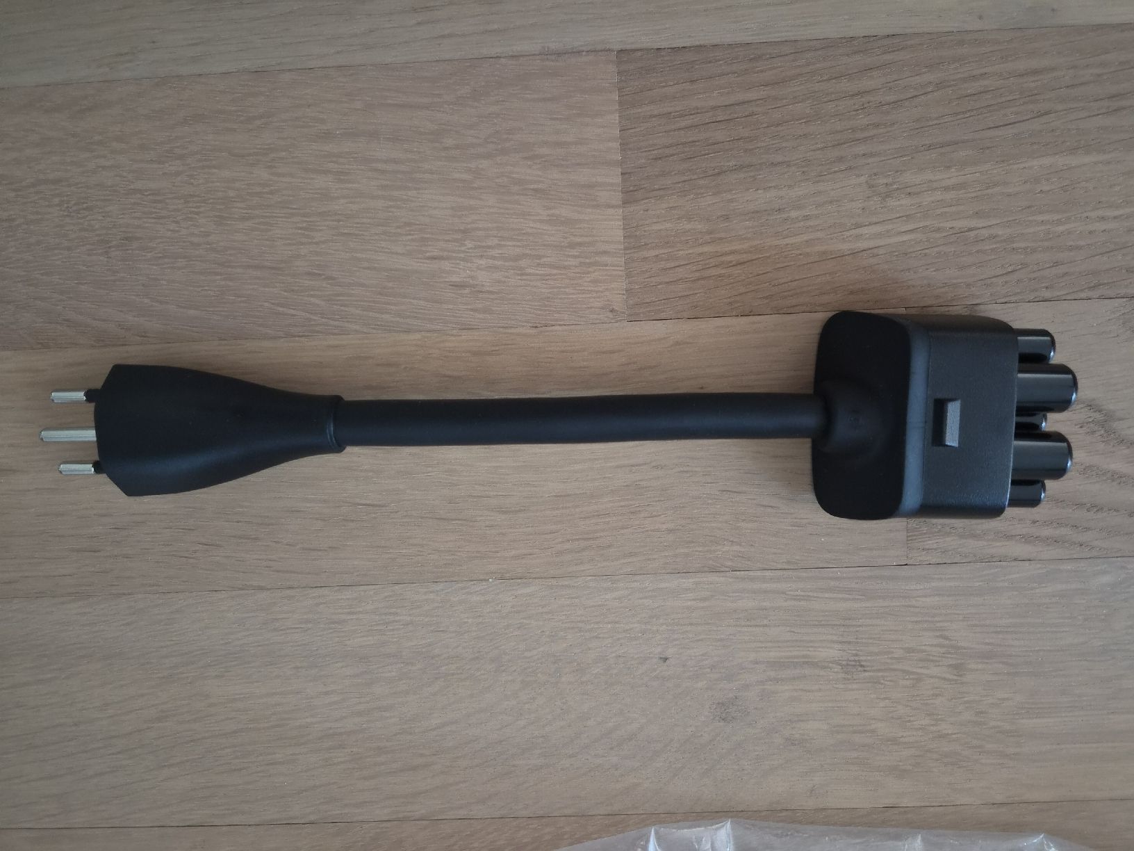 Tesla Batterie-Ladegeräte: TESLA Adapter Ladegerät T13 Adapter – Neu (gemäss Beschreibung) aus Wallisellen von soat