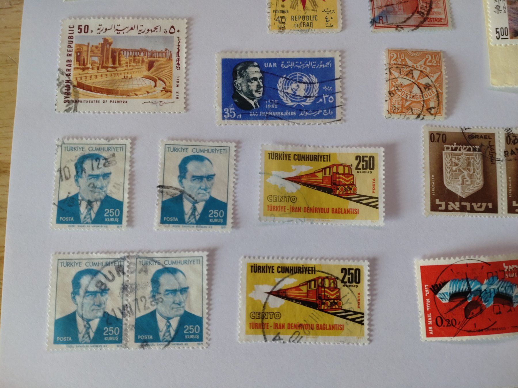 Tutti i francobolli: Timbres divers - 1970 et plus – Usato da Bernex venduto da lezard53 4