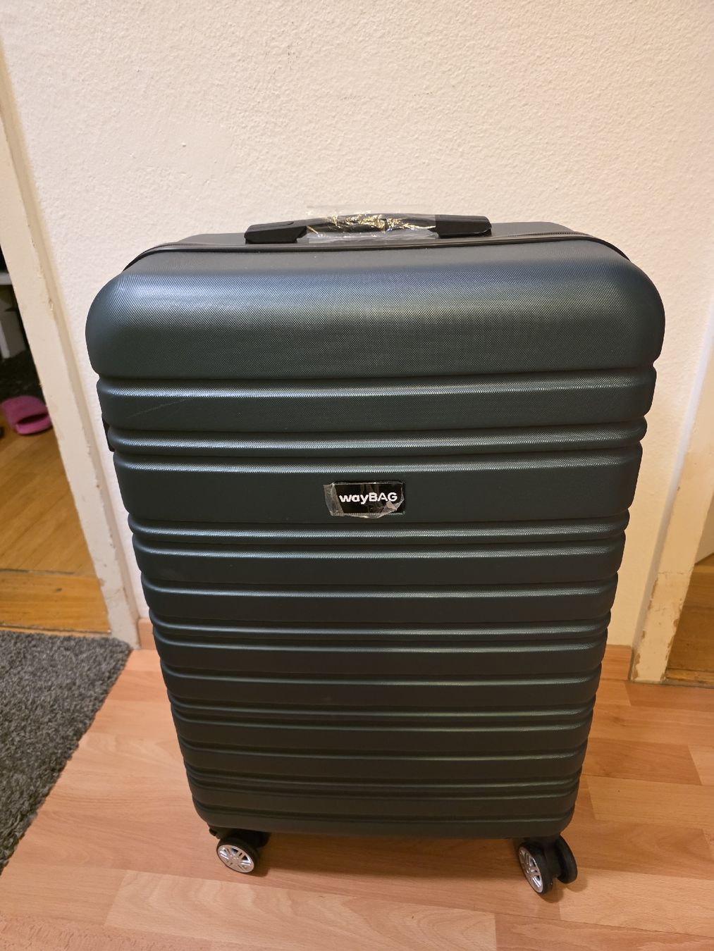 Valigie: Neu Gross Reisekoffer – Nuovo (secondo la descrizione) da Zürich venduto da Boys_68