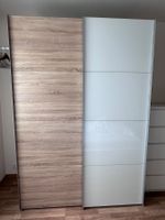 Kleiderschrank (1) mit zwei Schiebetüren (holzoptik/weiss)