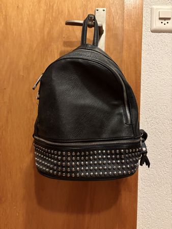 Schwarzer Damen Rucksack mit Nieten - Top Zustand!