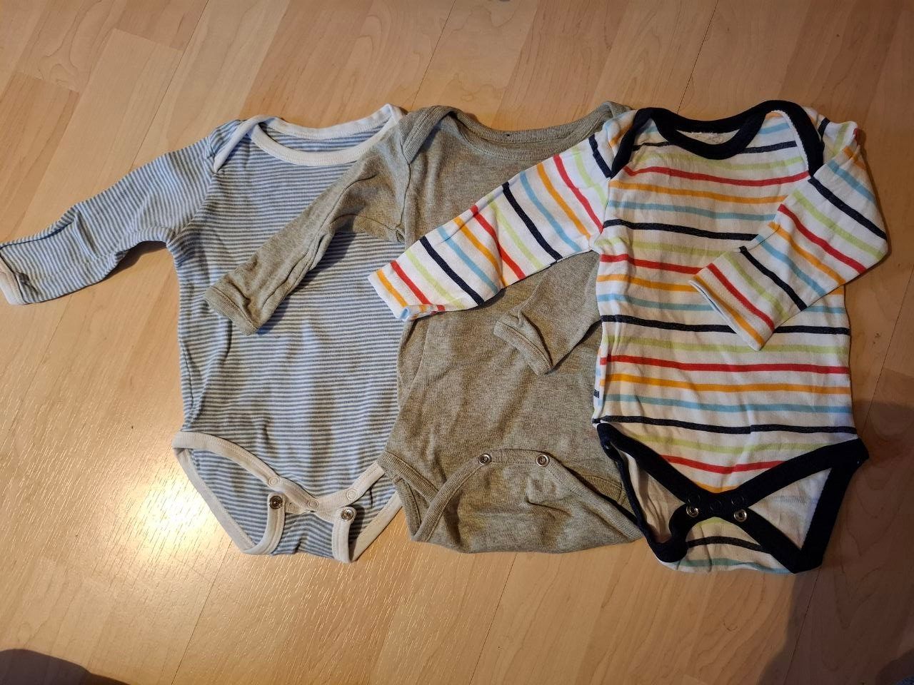 Lotti & Set di vestiti: 3 Bodys, Babys, Gr. 62/68 – Usato da Malix venduto da jul_7nhn