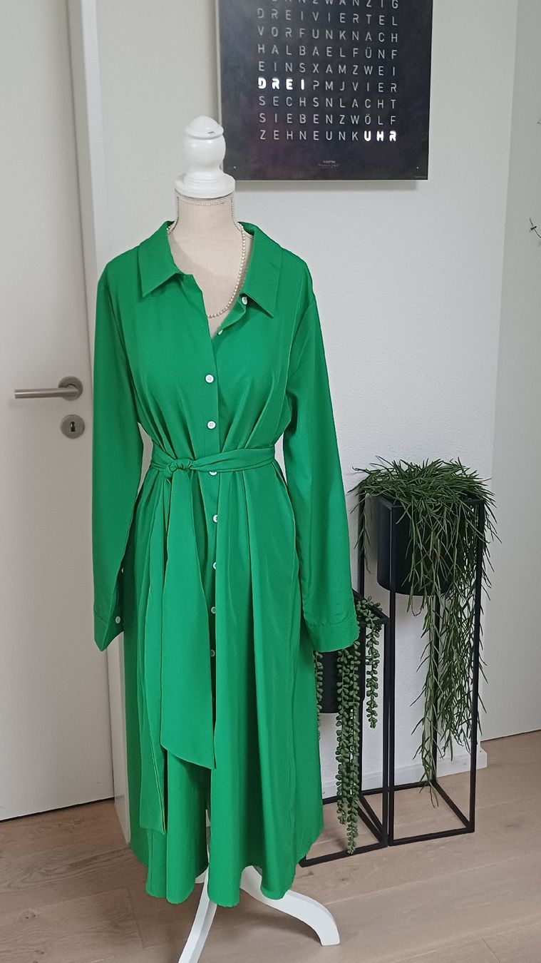 Kleider: Kleid grün, Langarm, mit Gürtel, Grösse M  – Gebraucht aus Arlesheim von savina01 5