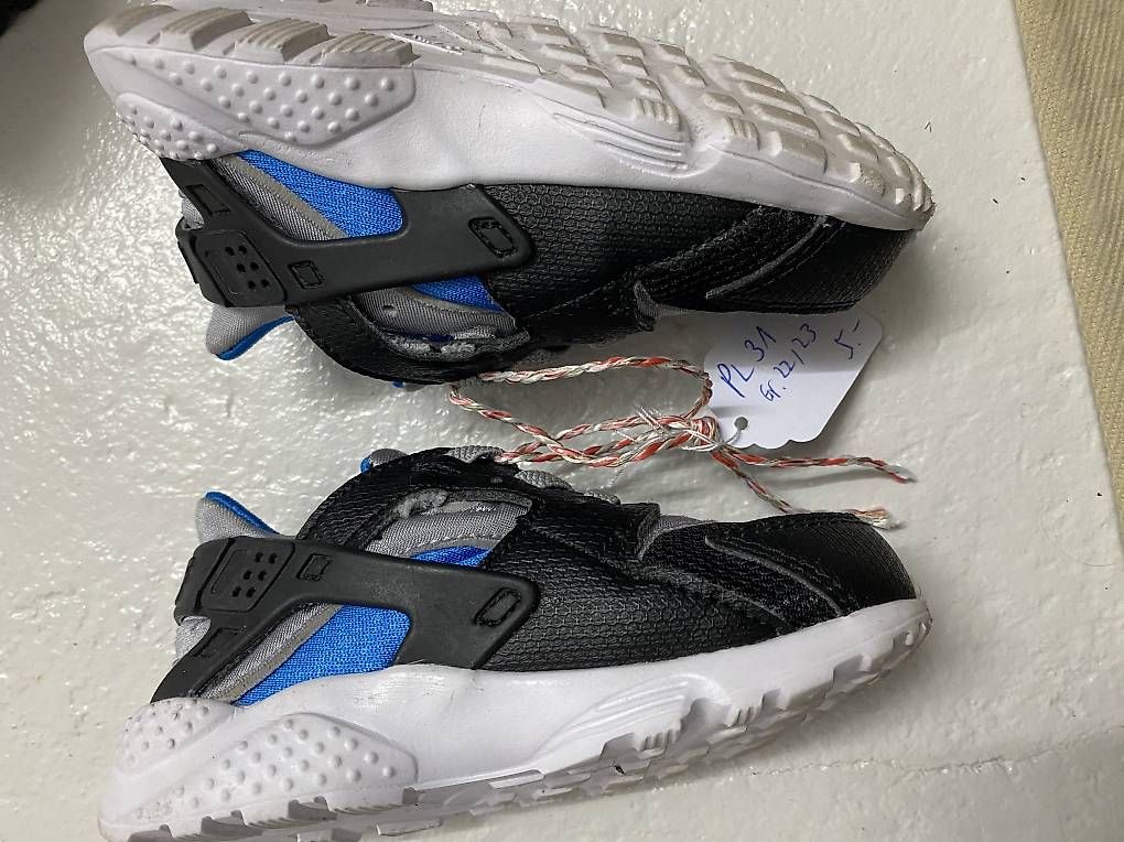 Scarpe per ragazzi: Turnschuhe nike grösse 22/23 – Usato da Rorschacherberg venduto da JBF17 1